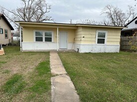 726 W 6th St in Freeport, TX - Building Photo