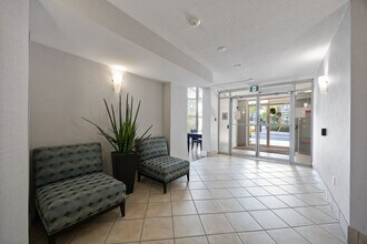 300 Balliol St in Toronto, ON - Building Photo - Building Photo