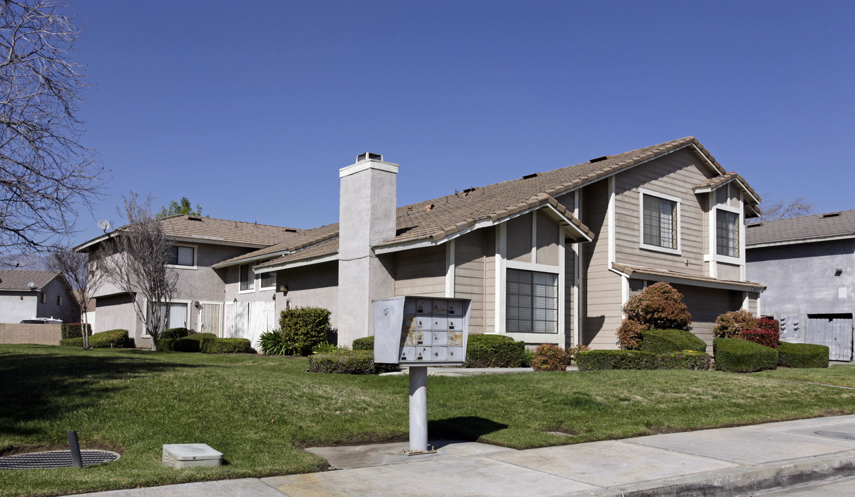 Convington Village in Ontario, CA - Building Photo