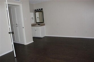 620 Race St in Crowley, TX - Building Photo - Building Photo