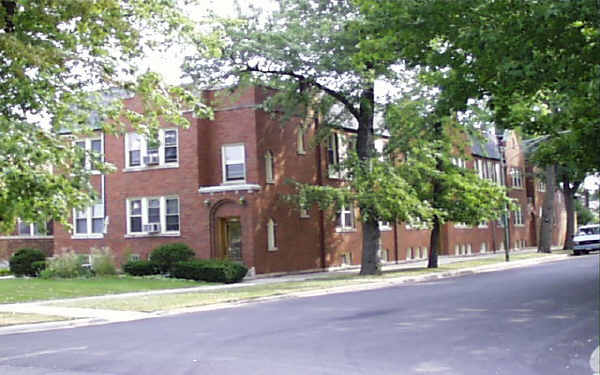 2345 N Newcastle Ave in Chicago, IL - Foto de edificio