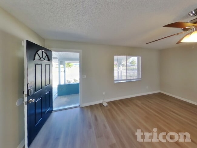 7812 Tiburon Dr in Largo, FL - Building Photo - Building Photo