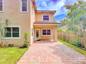 2132 NW 75th Way in Pembroke Pines, FL - Building Photo - Building Photo