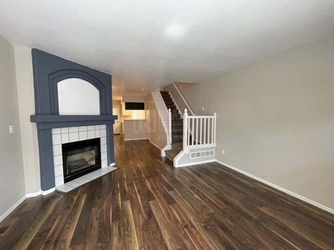 8262 S Fillmore Way in Centennial, CO - Building Photo - Building Photo