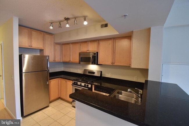 property at 851 N Glebe Rd