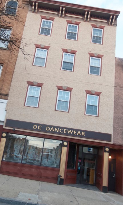 421 Northampton St, Unit apt 1 in Easton, PA - Building Photo