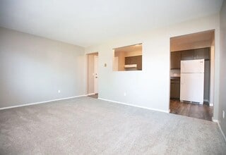 Brandon Manor in Perrysburg, OH - Building Photo - Building Photo