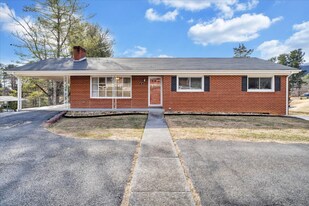 15 Holly Ln in Daleville, VA - Building Photo