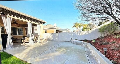 5703 Park Place Dr in Bakersfield, CA - Foto de edificio - Building Photo