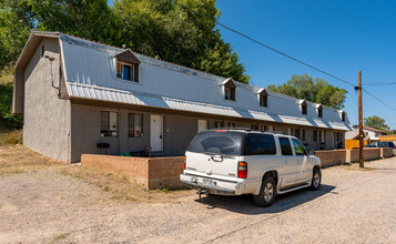 470 Burns Ave in Ignacio, CO - Foto de edificio - Building Photo