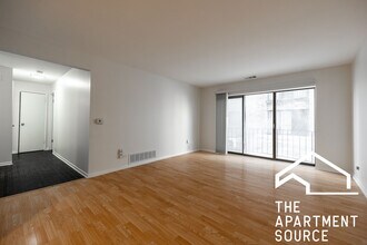 2310 N Harlem Ave, Unit 705 in Elmwood Park, IL - Foto de edificio - Building Photo