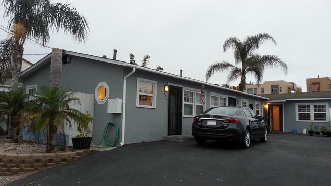 406 S Myers St, Unit 406 in Oceanside, CA - Foto de edificio - Building Photo