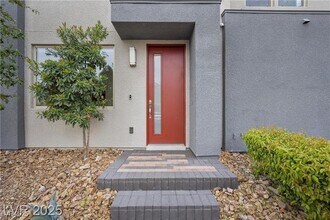11325 Gravitation Dr in Las Vegas, NV - Foto de edificio - Building Photo