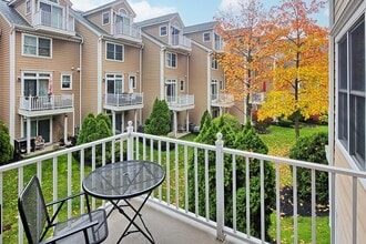 454 Albany Ct in West New York, NJ - Building Photo - Building Photo