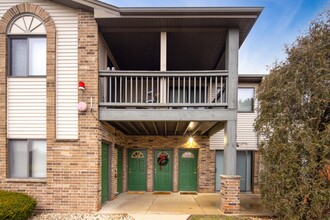 Courtyard Junction Apartments in Kenosha, WI - Foto de edificio - Building Photo