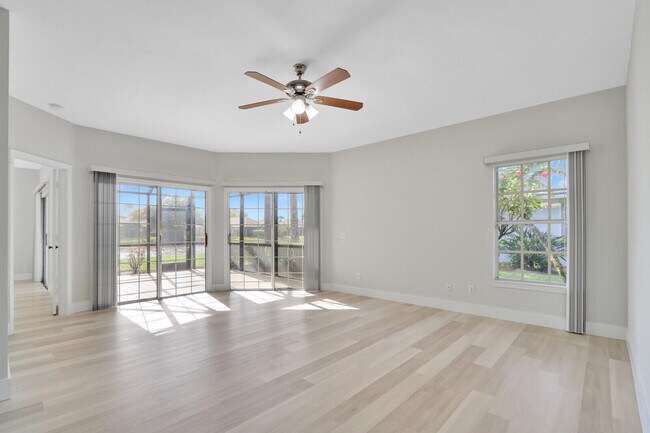 7340 Pine Creek Way in Port St. Lucie, FL - Foto de edificio - Building Photo
