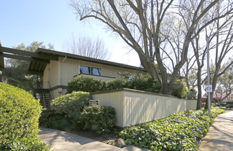 The Laurelwood in Santa Clara, CA - Building Photo - Building Photo