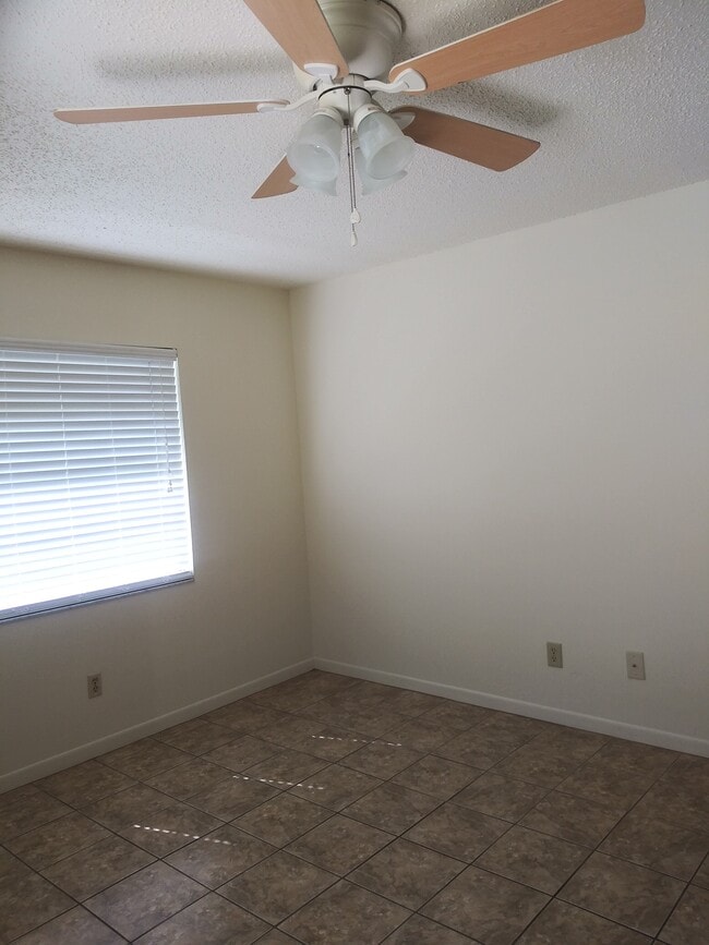 415 NE 27th Ave, Unit C in Ocala, FL - Building Photo - Building Photo