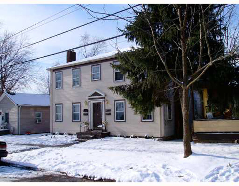 1007 E St in South Charleston, WV - Building Photo