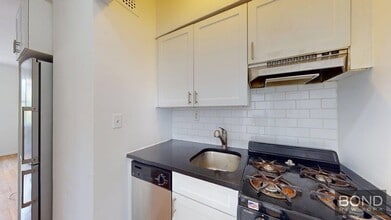 1483 First Avenue in New York, NY - Foto de edificio - Floor Plan