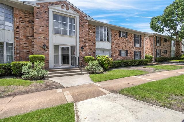 5835 E University Blvd in Dallas, TX - Building Photo