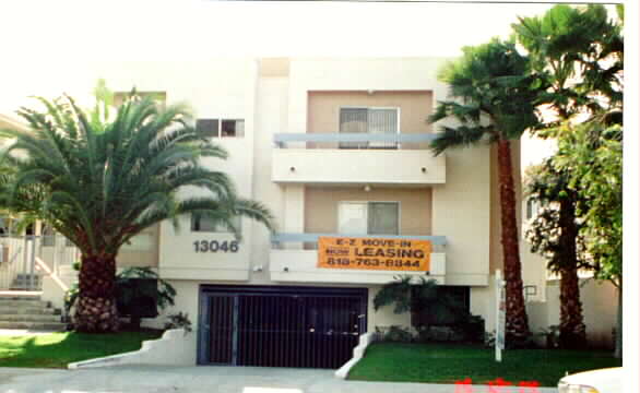 13046 MOORPARK ST in North Hollywood, CA - Building Photo - Building Photo