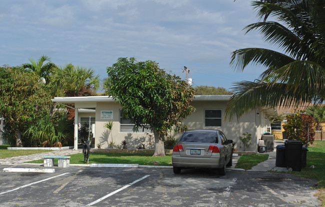 Kitzmann Apartments in Pompano Beach, FL - Building Photo - Building Photo