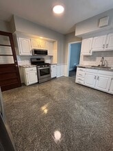 38 Center St, Unit 1st Floor in Bristol, CT - Building Photo - Building Photo