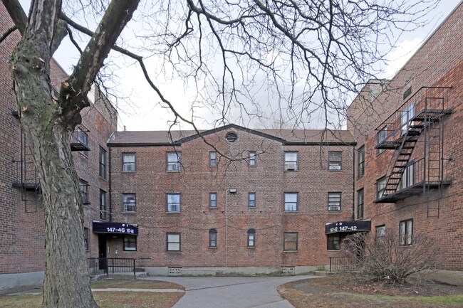 147-42 75th Ave in Flushing, NY - Foto de edificio - Building Photo
