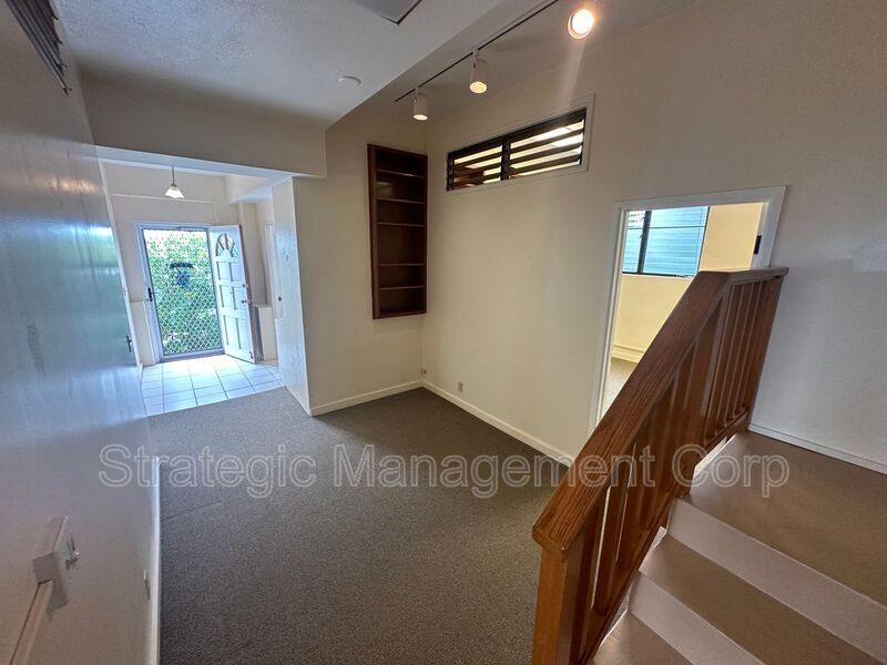3717 Manini Way in Honolulu, HI - Foto de edificio
