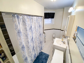 32 Chester St, Unit 3 in Boston, MA - Foto de edificio - Building Photo