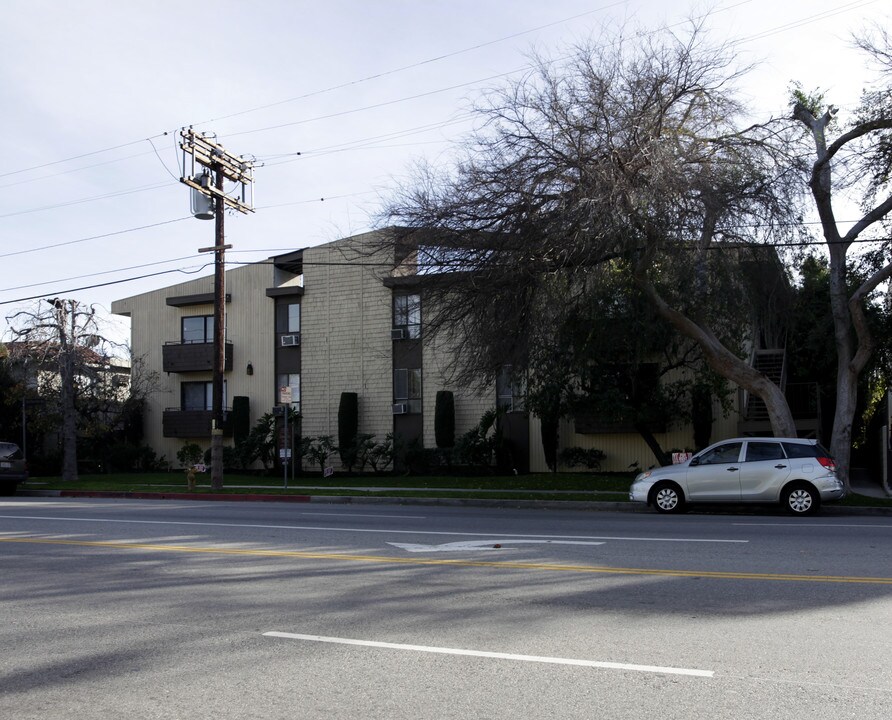 14240 Burbank Blvd in Van Nuys, CA - Building Photo
