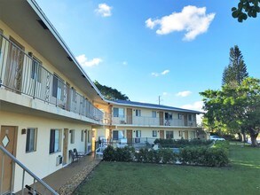 Del Rio Apartment Homes in Boca Raton, FL - Foto de edificio - Building Photo