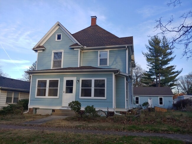 704 S Broadway Ave, Unit Apartment 2