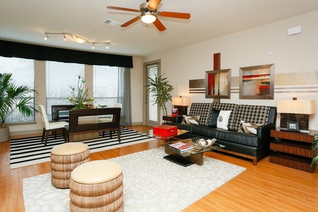 Ventura Lofts photo'