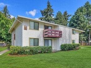 Foothills Apartments in Portland, OR - Building Photo - Building Photo