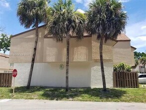 8239 NW 8th Ct in Plantation, FL - Foto de edificio - Building Photo