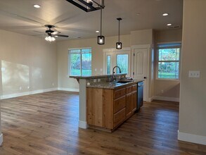 5619 Cherry Ln in Paradise, CA - Building Photo - Building Photo