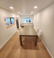 380 Box Canyon Rd in West Hills, CA - Foto de edificio - Building Photo