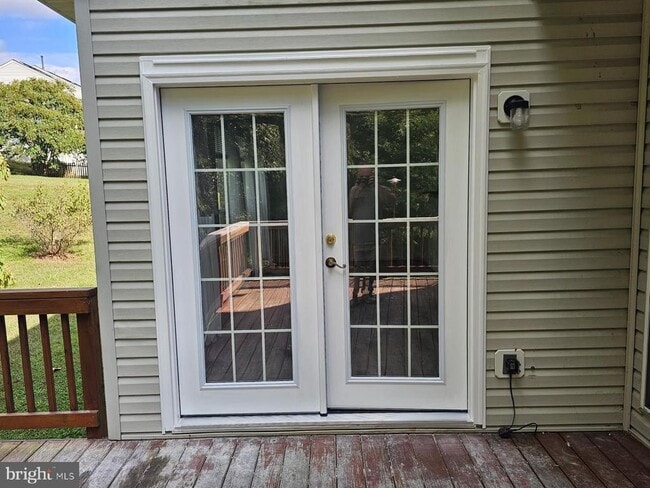 property at 10 Jolie Ct