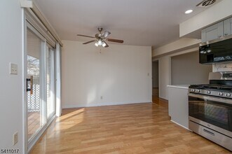 161 Evergreen Rd in Edison, NJ - Building Photo - Building Photo