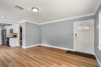 2466 32nd Ave N in St. Petersburg, FL - Building Photo - Building Photo