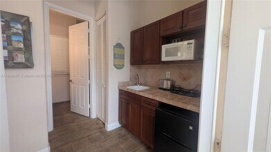 691 Ranch Rd. in Weston, FL - Building Photo - Building Photo