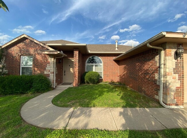 7916 Breezewood Dr in Oklahoma City, OK - Building Photo - Building Photo