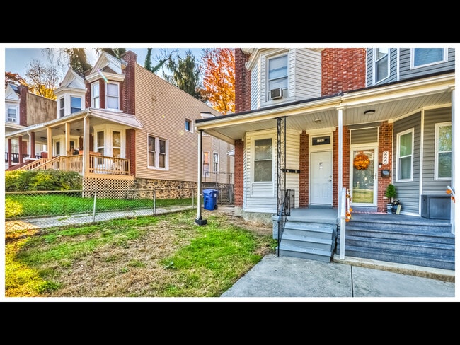 property at 2220 Lyndhurst Ave