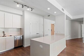1500 Bay Rd in Miami Beach, FL - Building Photo - Building Photo