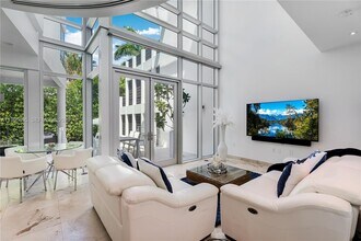 548 Fernwood Rd in Key Biscayne, FL - Building Photo - Building Photo