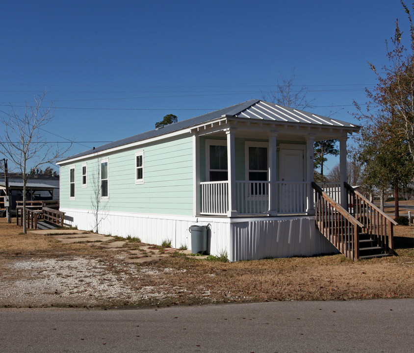 Isle of Pines Mobile Home Park in Gautier, MS - Building Photo