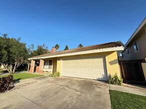 24052 Lindley St in Mission Viejo, CA - Building Photo - Building Photo