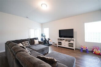 353 Wellstone Wy in Richmond Hill, GA - Building Photo - Building Photo